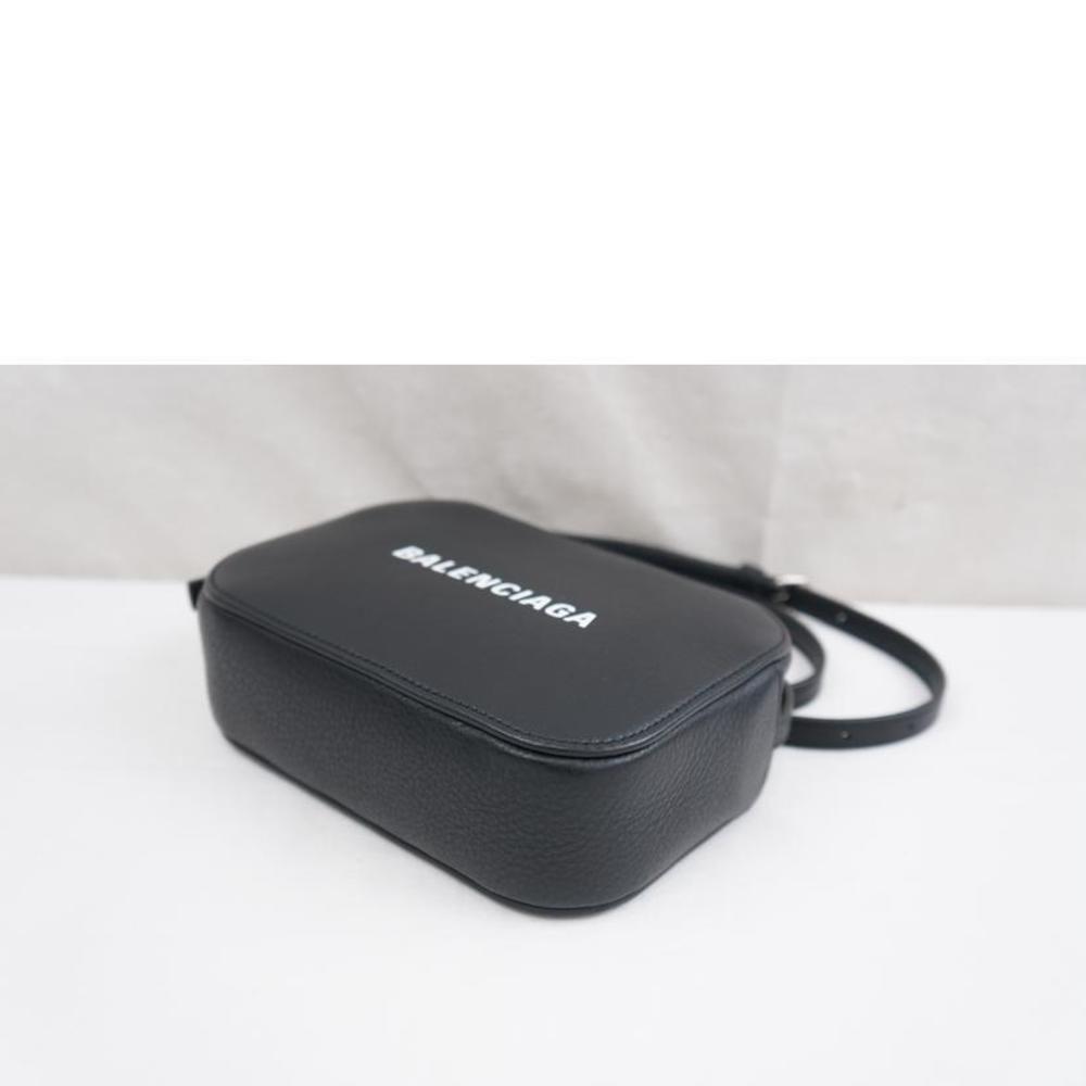 Balenciaga Everyday Leather Solid Camera Bag Black - image 3